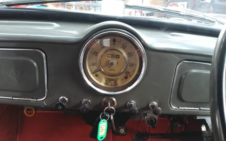 Morris Minor Traveller